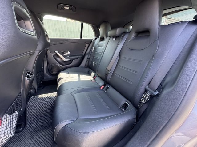 在店 / Shooting Brake / 車況優 里程三萬  第10張相片