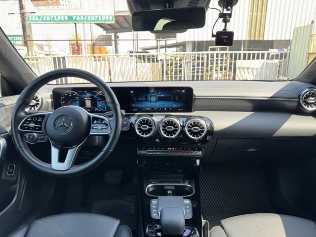 在店 / Shooting Brake / 車況優 里程三萬  第11張相片