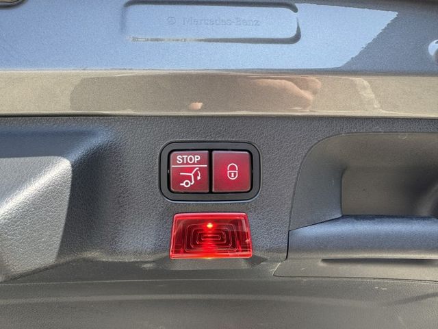 在店 / Shooting Brake / 車況優 里程三萬  第16張相片