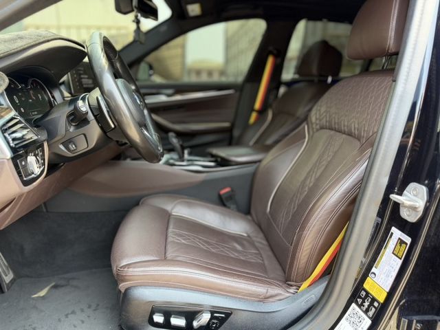 5 SERIES SEDAN G30  第12張相片