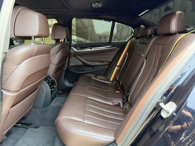 5 SERIES SEDAN G30  第13張相片