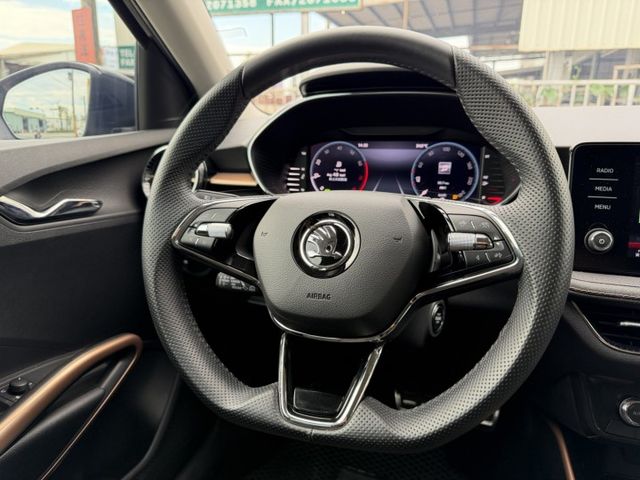 FABIA  第11張相片