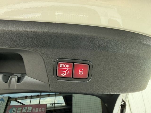 在店 / 輕油電 天窗 / 歡迎預約賞車  第18張相片