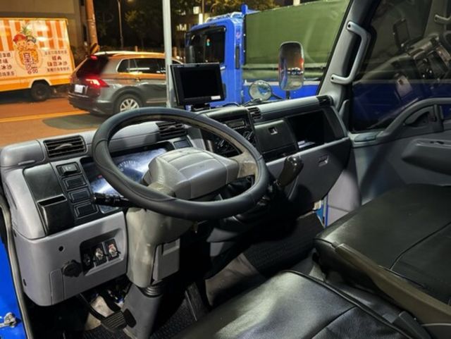 MITSUBISHI三菱 CANTER  第9張相片