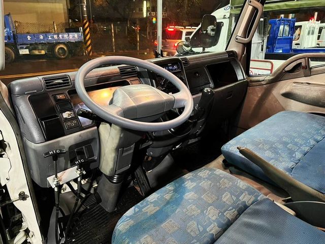 MITSUBISHI三菱 CANTER  第9張相片