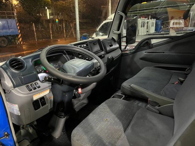 MITSUBISHI三菱 CANTER  第7張相片