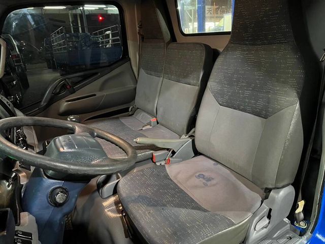 MITSUBISHI三菱 CANTER  第8張相片