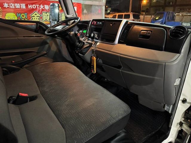 MITSUBISHI三菱 CANTER  第21張相片