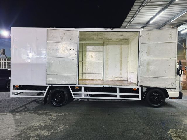 MITSUBISHI三菱 CANTER  第8張相片