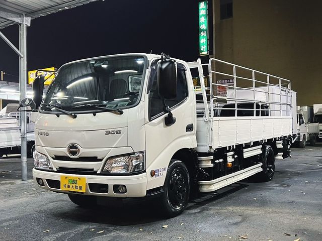 HINO日野 300  第2張相片