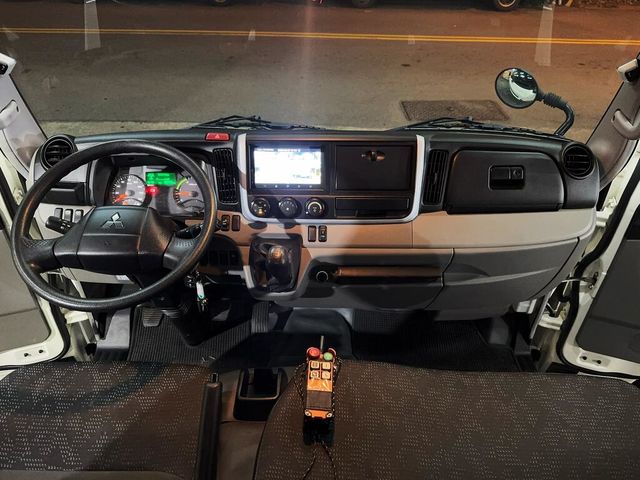 MITSUBISHI三菱 CANTER  第10張相片