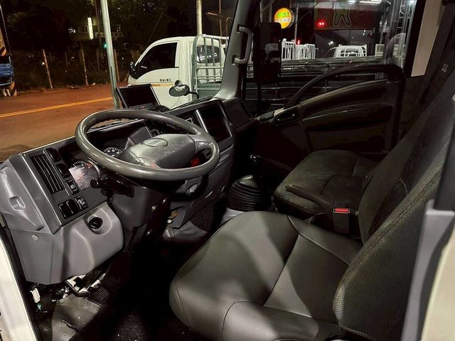 ISUZU五十鈴 NLR  第10張相片