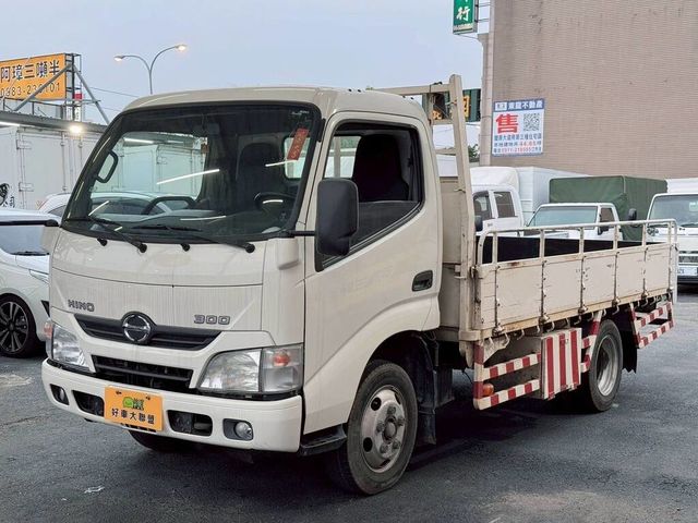 HINO日野 300  第1張相片