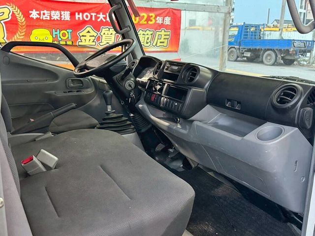 HINO日野 300  第6張相片