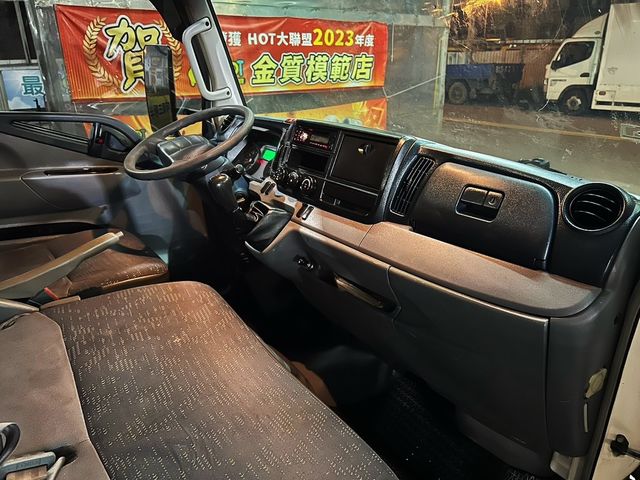 MITSUBISHI三菱 CANTER  第10張相片