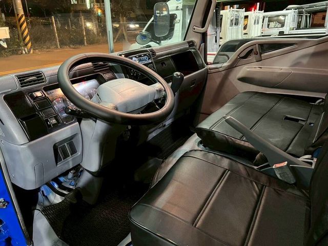 MITSUBISHI三菱 CANTER  第9張相片