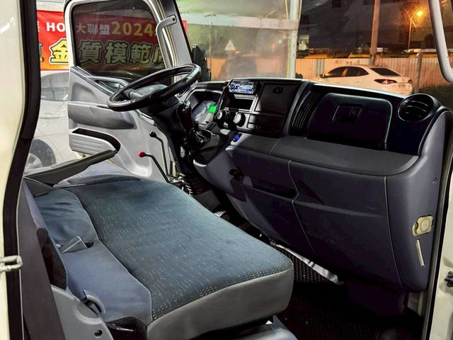 MITSUBISHI三菱 CANTER  第9張相片