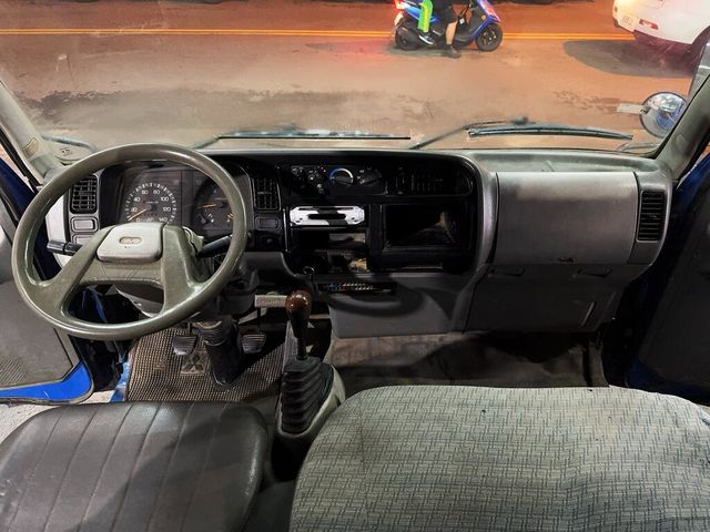 MITSUBISHI三菱 CANTER  第9張相片