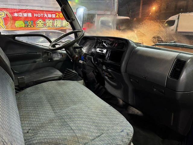 MITSUBISHI三菱 CANTER  第10張相片