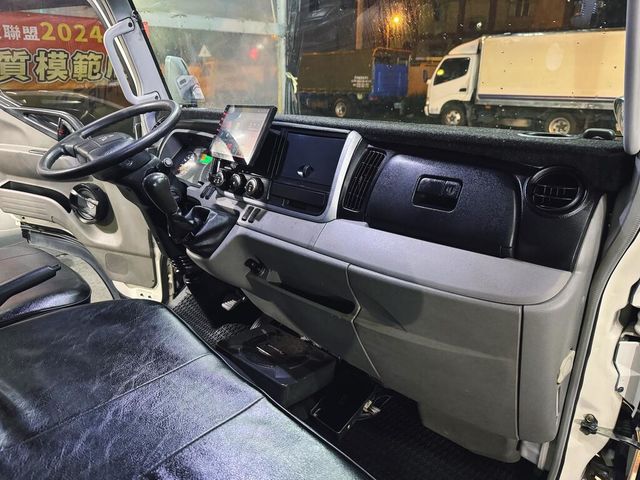 MITSUBISHI三菱 CANTER  第13張相片