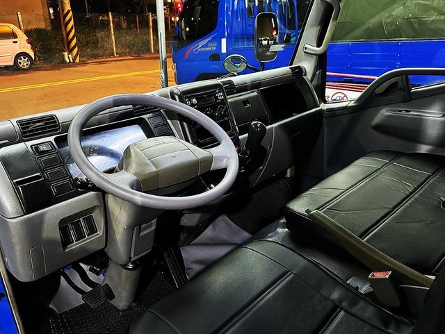 MITSUBISHI三菱 CANTER  第9張相片