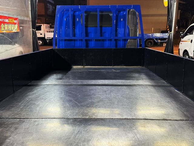 MITSUBISHI三菱 CANTER  第5張相片