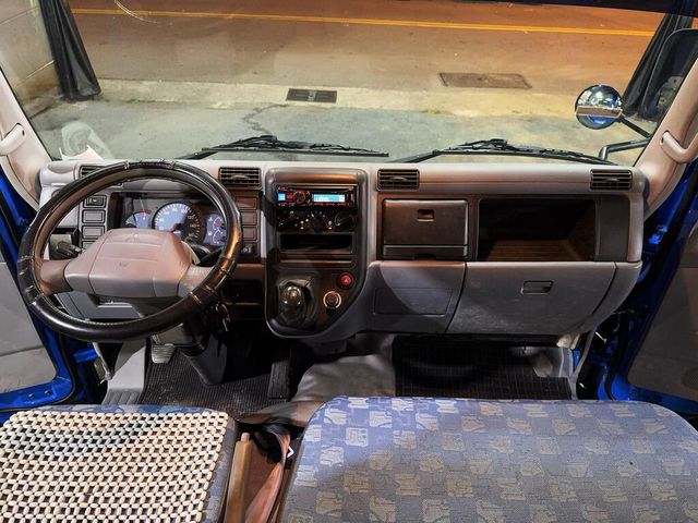 MITSUBISHI三菱 CANTER  第10張相片
