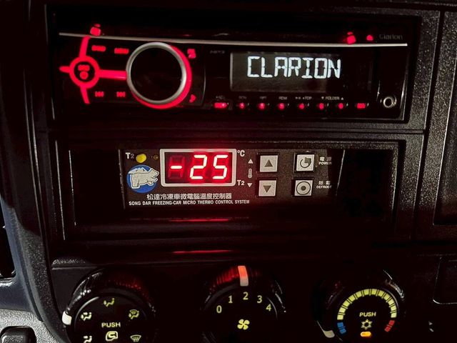 MITSUBISHI三菱 CANTER  第11張相片