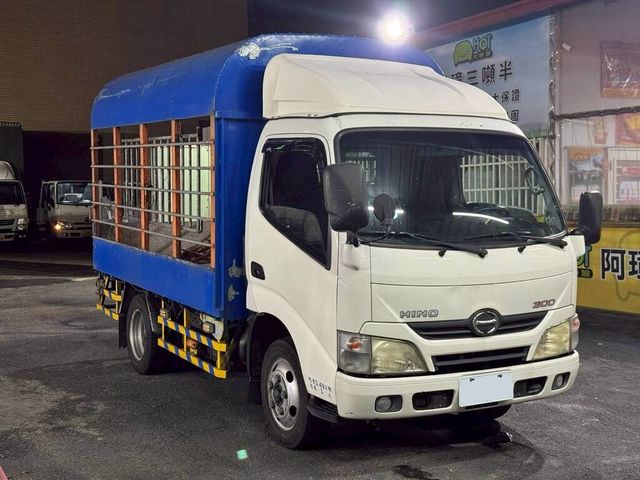 HINO日野 300  第3張相片