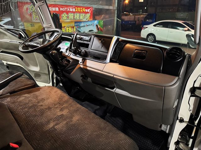 MITSUBISHI三菱 CANTER  第9張相片