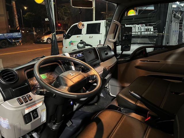 MITSUBISHI三菱 CANTER  第8張相片