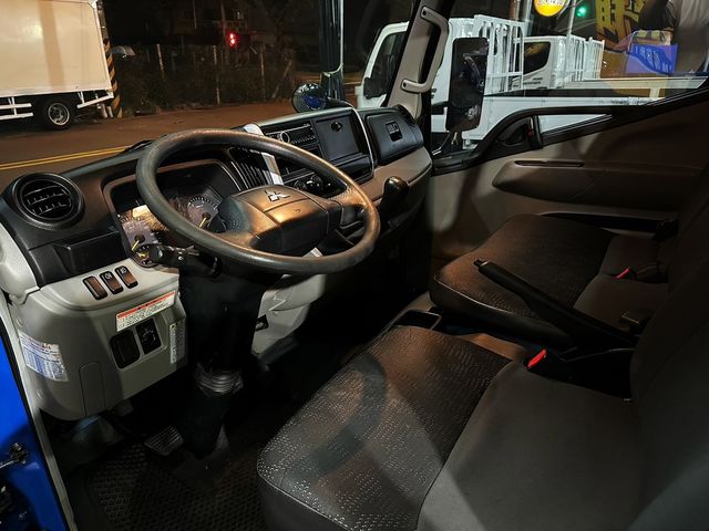 MITSUBISHI三菱 CANTER  第8張相片