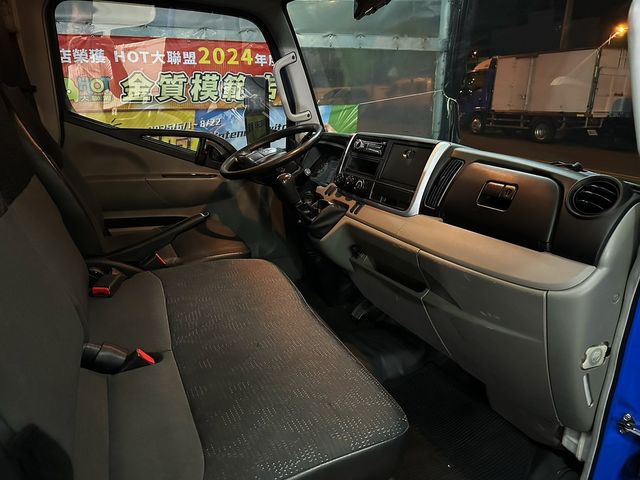 MITSUBISHI三菱 CANTER  第9張相片