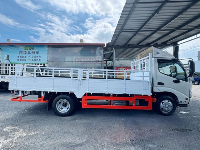 HINO日野 300  第5張相片
