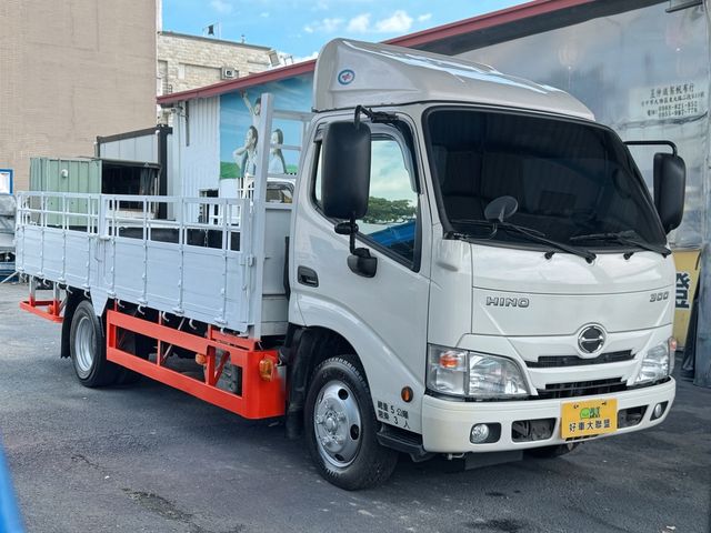 HINO日野 300  第6張相片