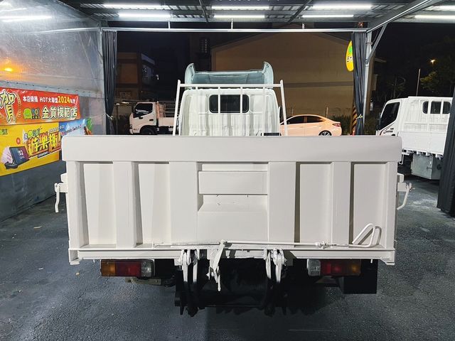 HINO日野 300  第4張相片