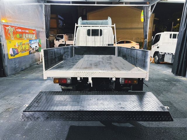 HINO日野 300  第5張相片