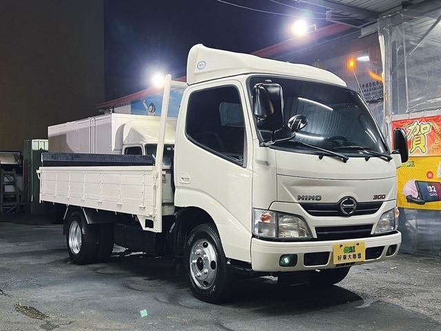 HINO日野 300  第7張相片