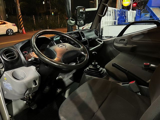 HINO日野 300  第9張相片