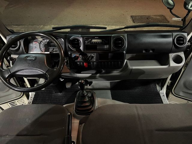 HINO日野 300  第11張相片