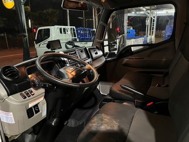 MITSUBISHI三菱 CANTER  第10張相片