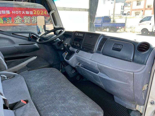 MITSUBISHI三菱 CANTER  第12張相片