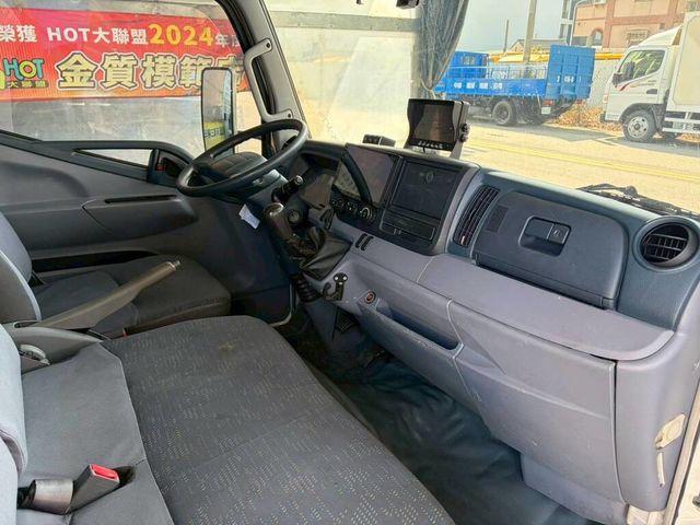 MITSUBISHI三菱 CANTER  第7張相片