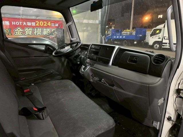 MITSUBISHI三菱 CANTER  第7張相片