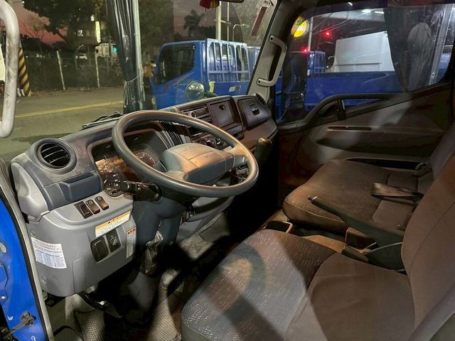 MITSUBISHI三菱 CANTER  第6張相片