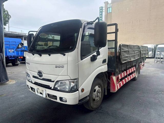 HINO日野 300  第1張相片