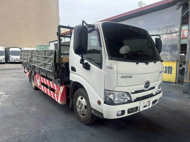 HINO日野 300  第4張相片