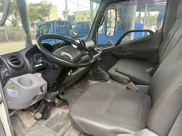 HINO日野 300  第6張相片