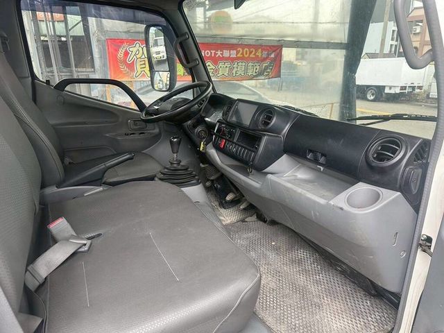 HINO日野 300  第7張相片