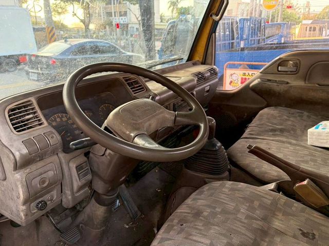 ISUZU五十鈴 ELF  第5張相片